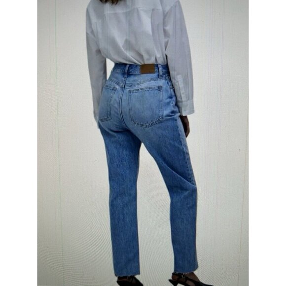 Madewell The'90s Straight Jean in Revoir Wash Ripped Raw Hem Size 25 Petite - Picture 3 of 13